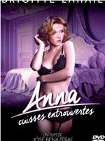 Anna cuisses entrouvertes